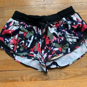 Lululemon Hotty Hot Shorts size 6